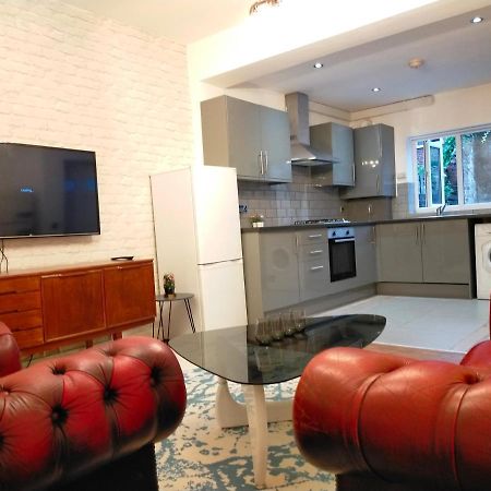 4 Bed Entire House - Heart Of The City - Near Sufc Шефилд Екстериор снимка