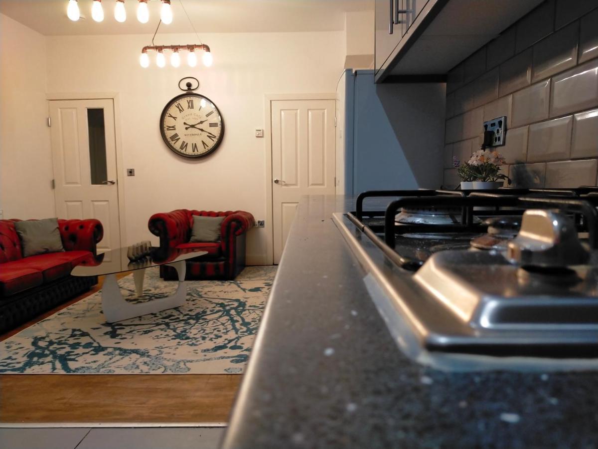 4 Bed Entire House - Heart Of The City - Near Sufc Шефилд Екстериор снимка