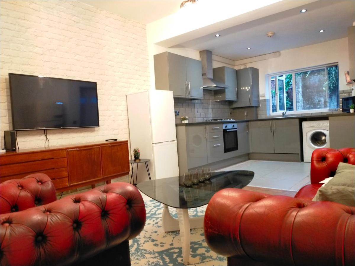 4 Bed Entire House - Heart Of The City - Near Sufc Шефилд Екстериор снимка